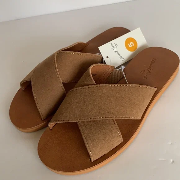 💥SALE! $10 or 3/$19 Universal Thread Vegan Suede Sandals - Picture 10 of 10